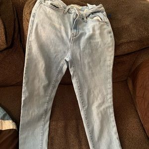 Levi’s high rise super skinny jeans light wash. Size 26 waist never worn by me